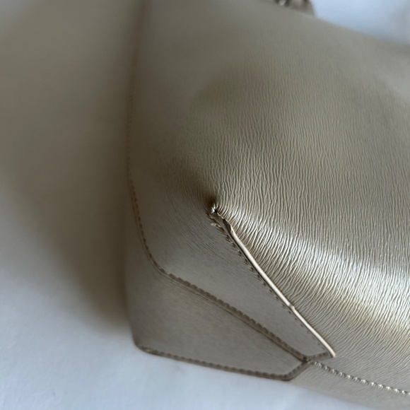 Neiman Marcus Beige Perle Leather Large Shoulder Bag - Picture 11 of 16